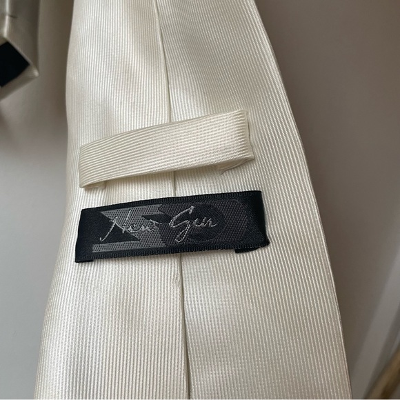 White rhinestone tie - Picture 4 of 6